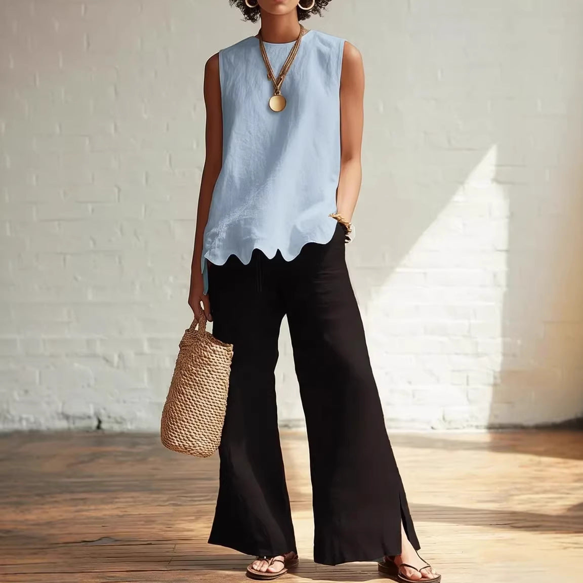 Crew-neck Sleeveless Shirt With A Wave Hem