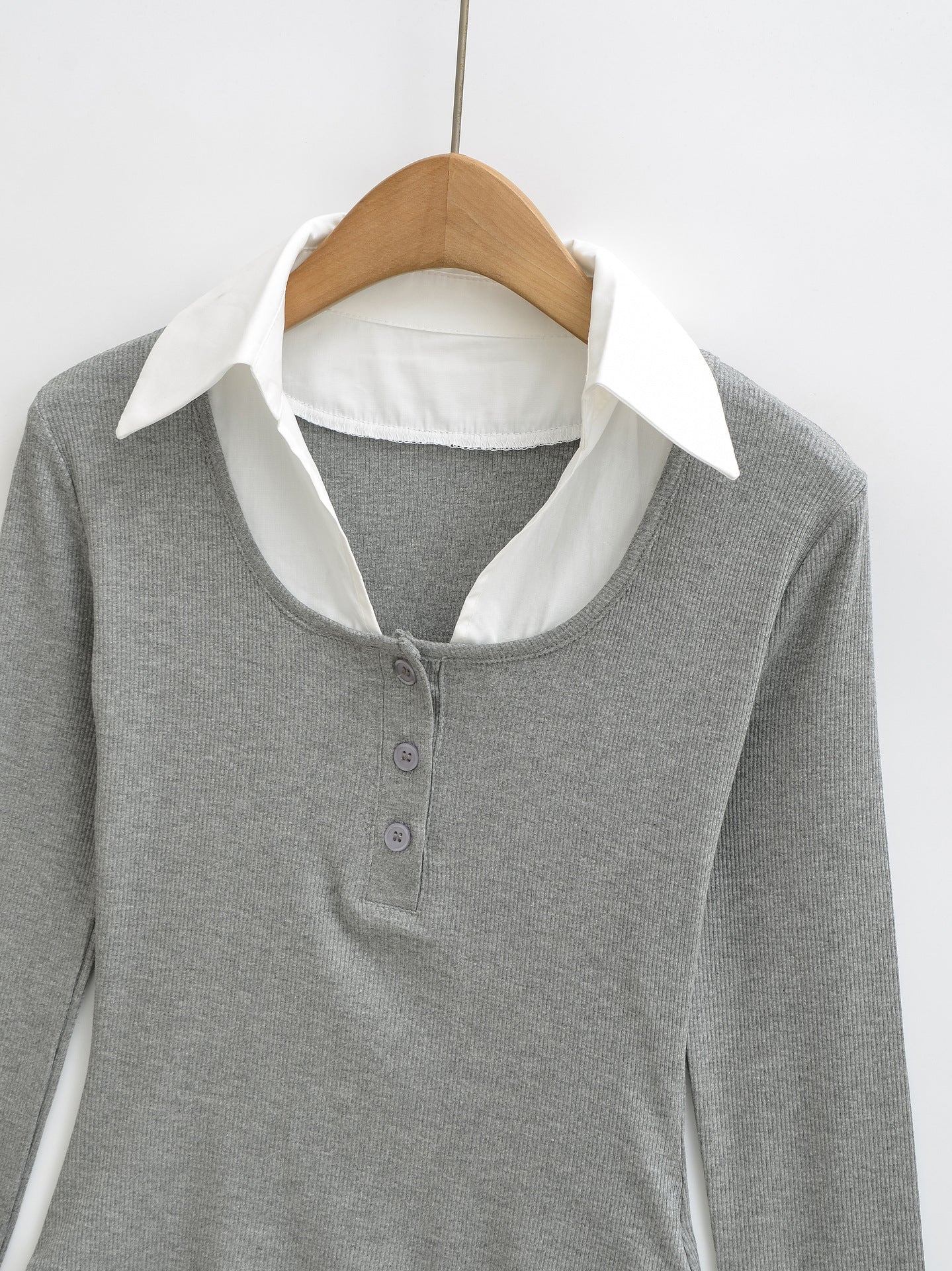 Slim fit long sleeved pullover T-shirt top