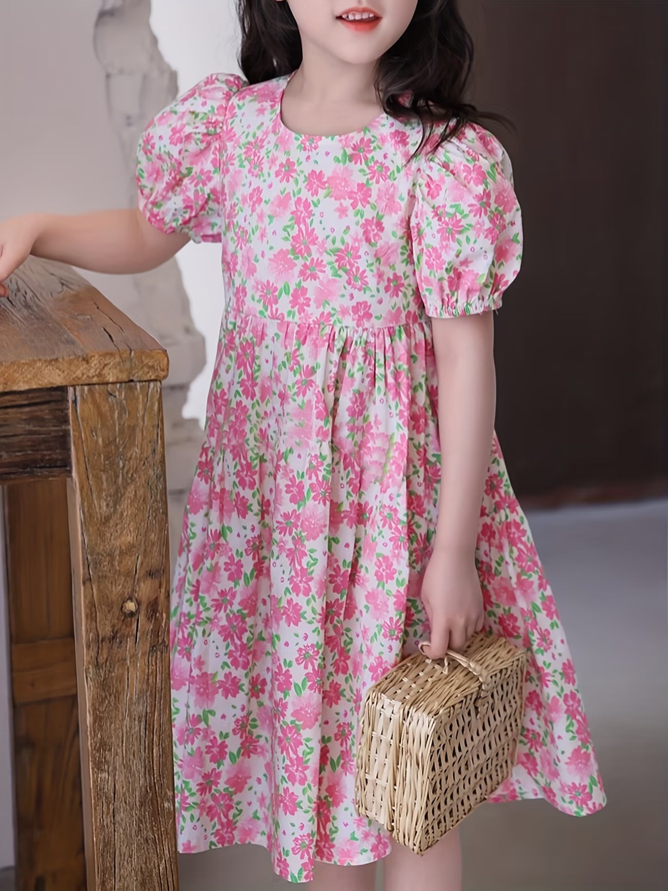 A Pink Floral Print Princess Dress with Short Sleeves, Perfect for Summer Outings And Parties